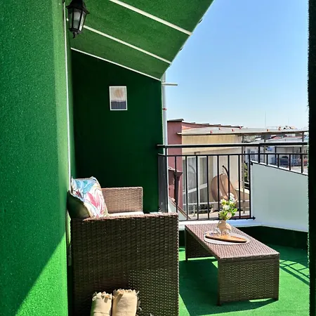 Apartment With Terrace - Center *