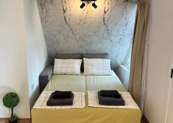 With Terrace - Center * 普罗夫迪夫