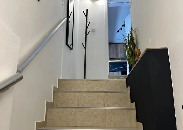 With Terrace - Center 普罗夫迪夫